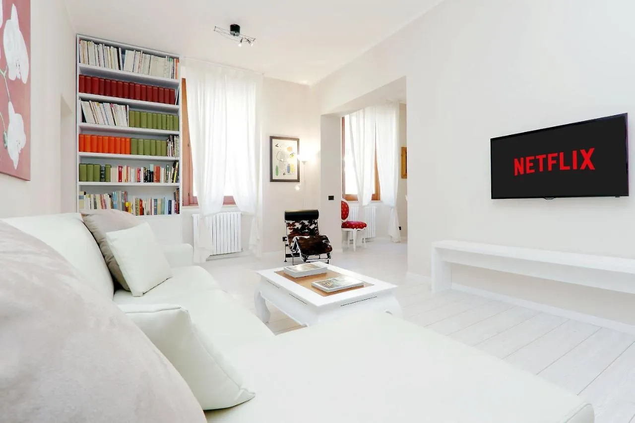 Apartment Romeasyoulike-Colosseo Experience45 Italy